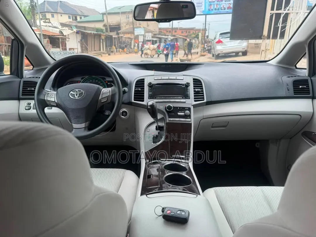 Toyota Venza XLE 2010 Gray