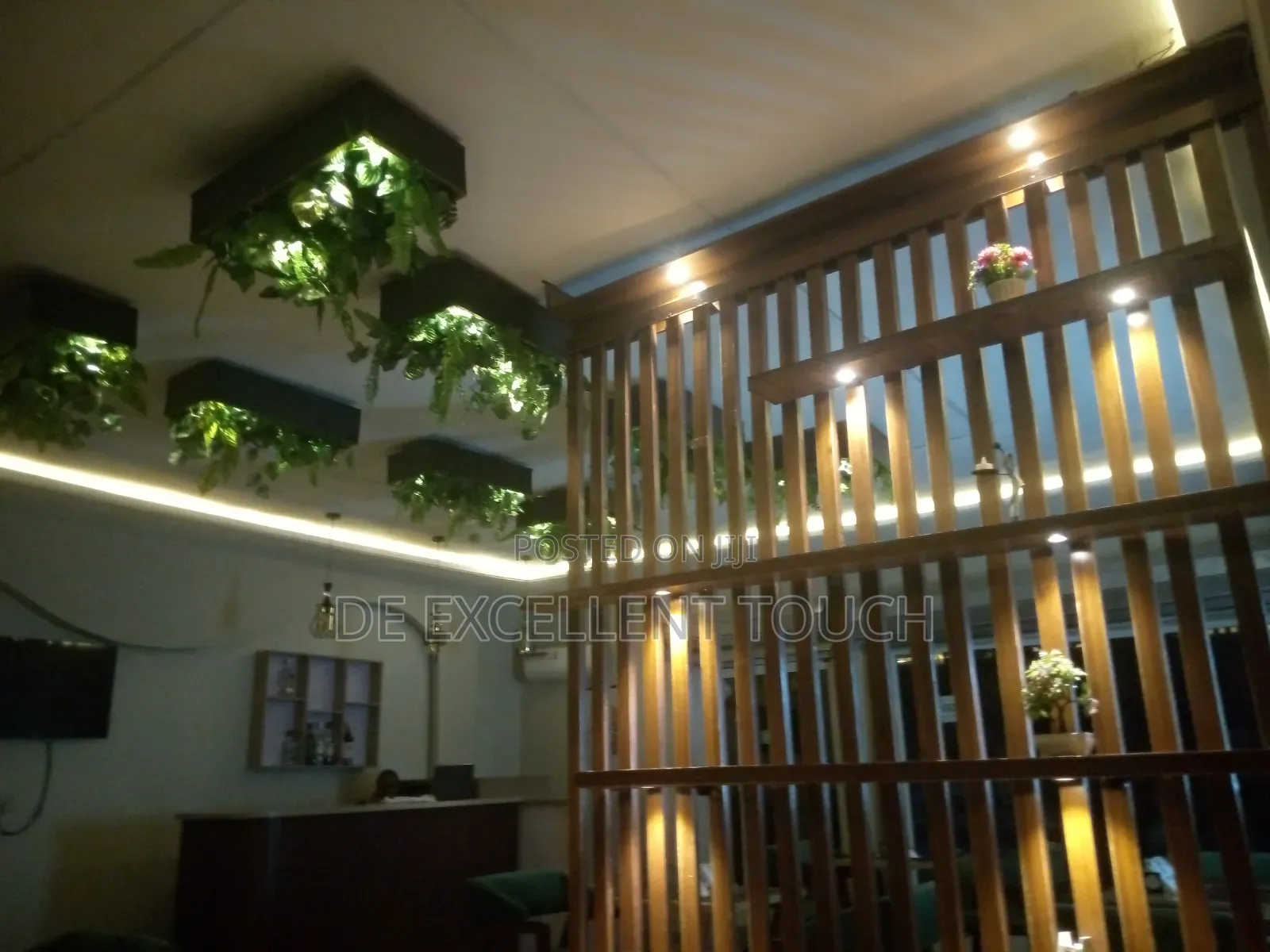 Bar and Restaurant Decorator