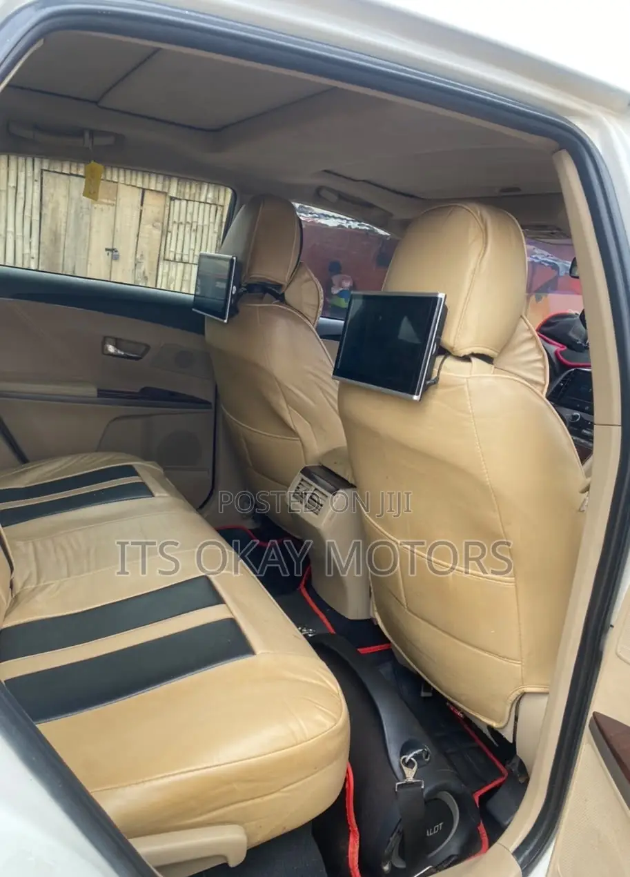 Toyota Venza XLE 2011 White