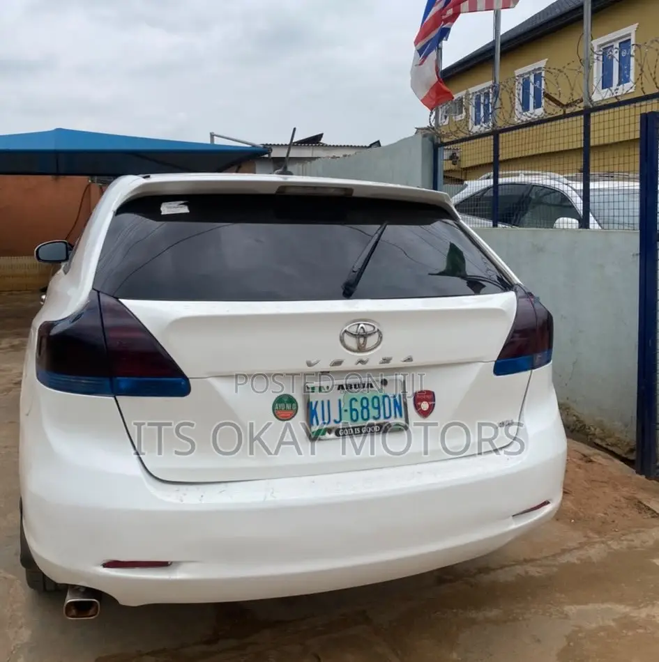 Toyota Venza XLE 2011 White