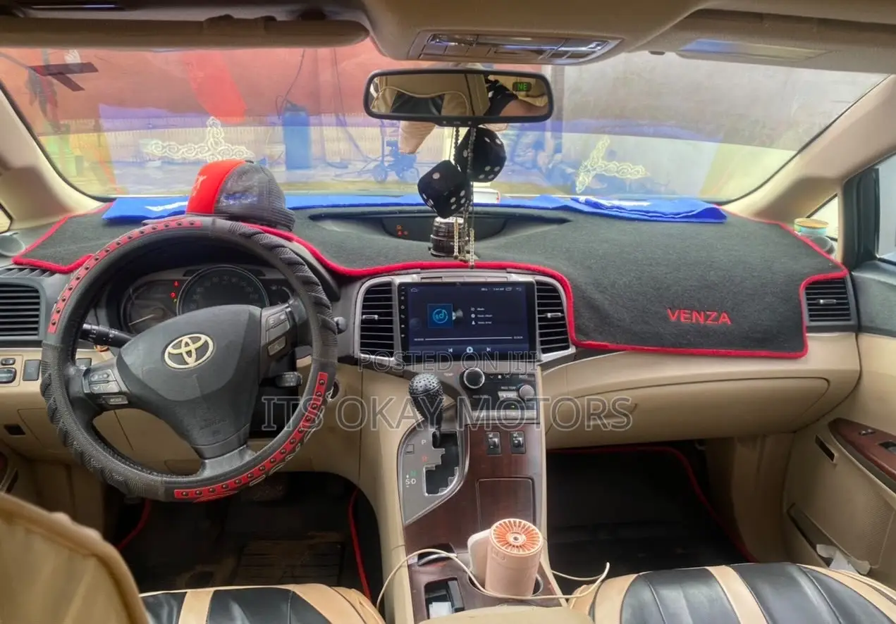 Toyota Venza XLE 2011 White