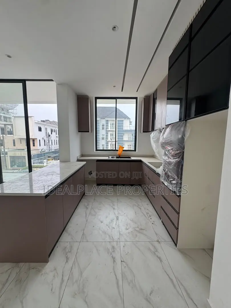 2bdrm Apartment in Lekki Phase 1 for sale