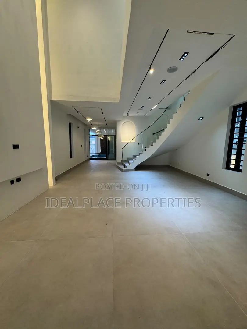5bdrm Duplex in Lekki Phase 1 for sale