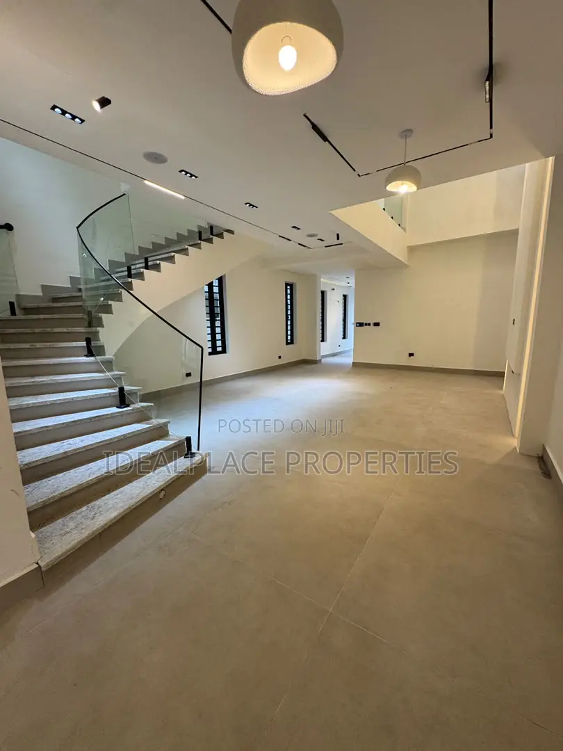 5bdrm Duplex in Lekki Phase 1 for sale