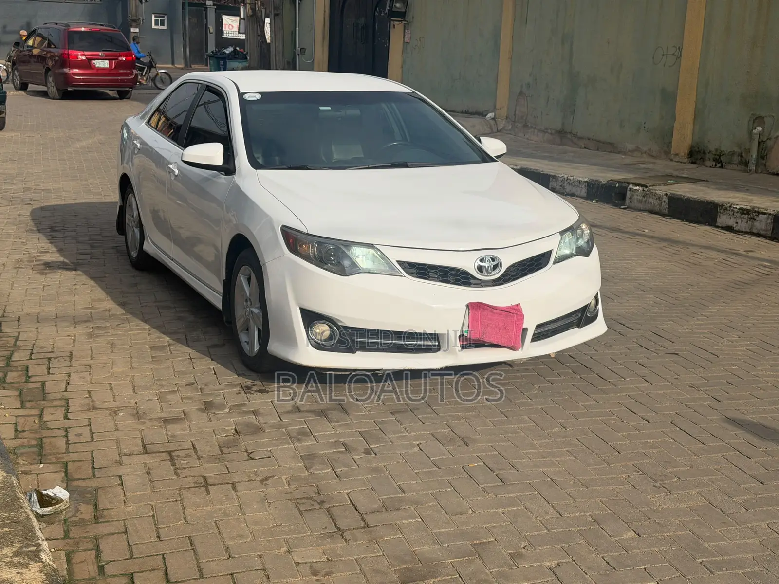 Toyota Camry SE 4dr Sedan (2.5L 4cyl 6A) 2014 White