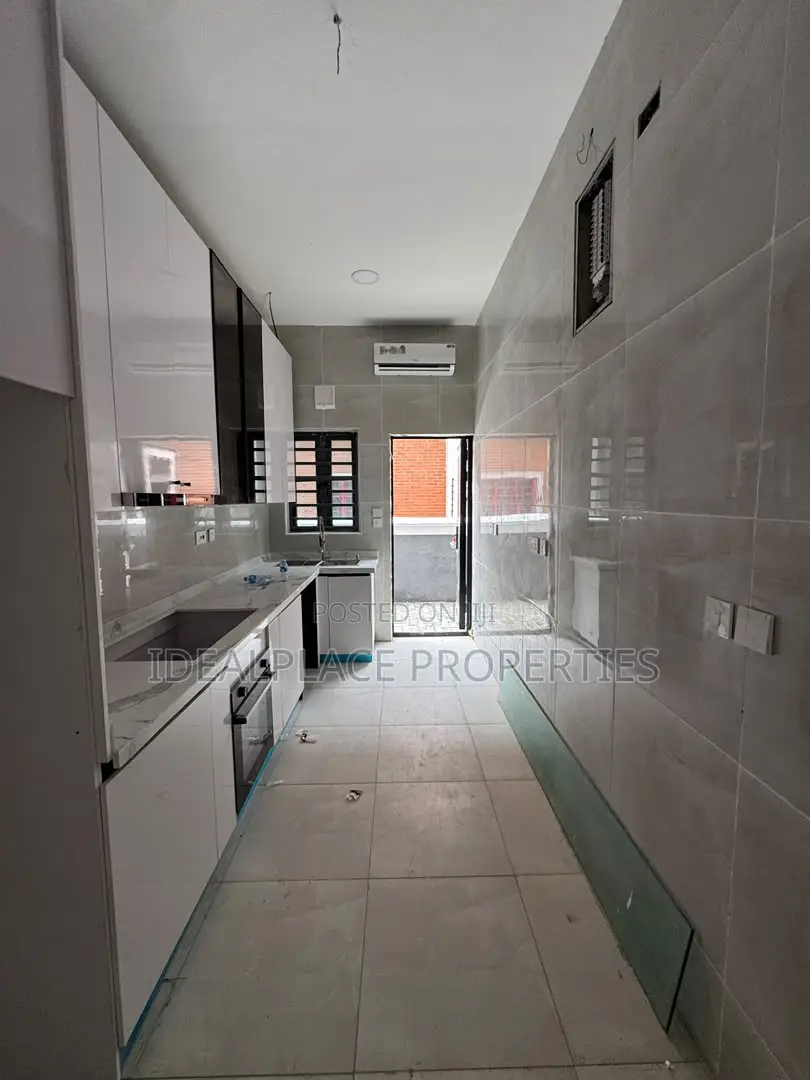 4bdrm Townhouse/Terrace in Victoria Island Extension for sale