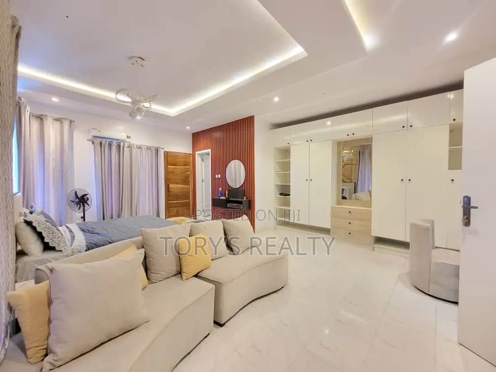Furnished 4bdrm Duplex in Thomas Estate for sale