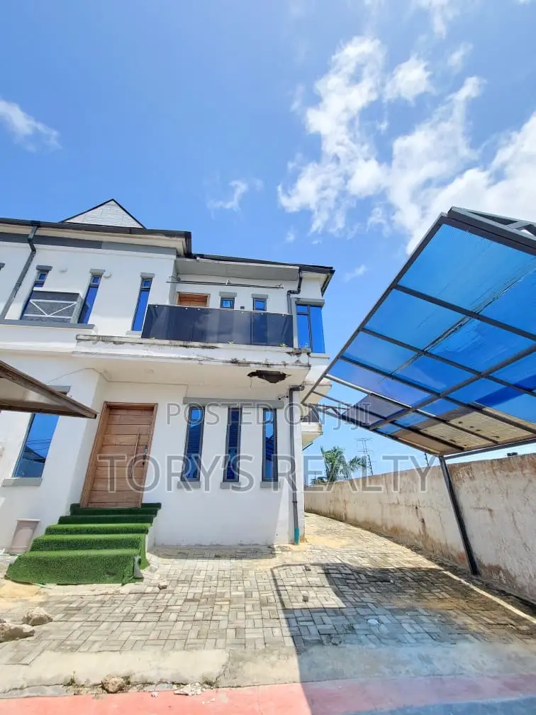 Furnished 4bdrm Duplex in Thomas Estate for sale