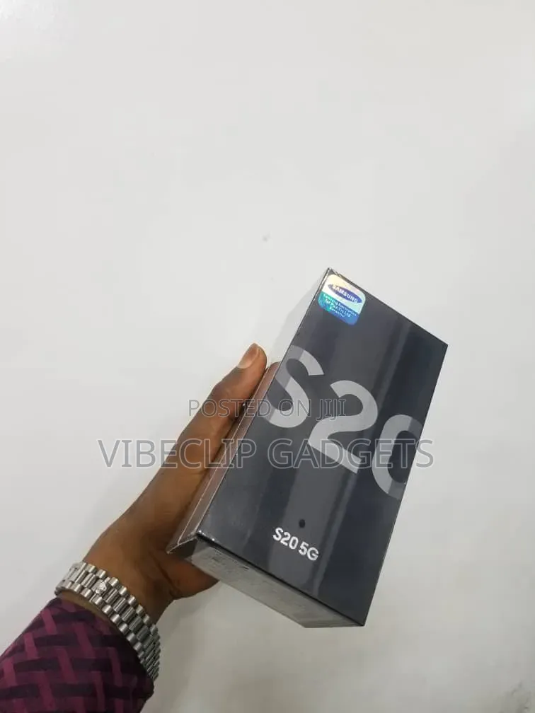 New Samsung Galaxy S20 128 GB Gray