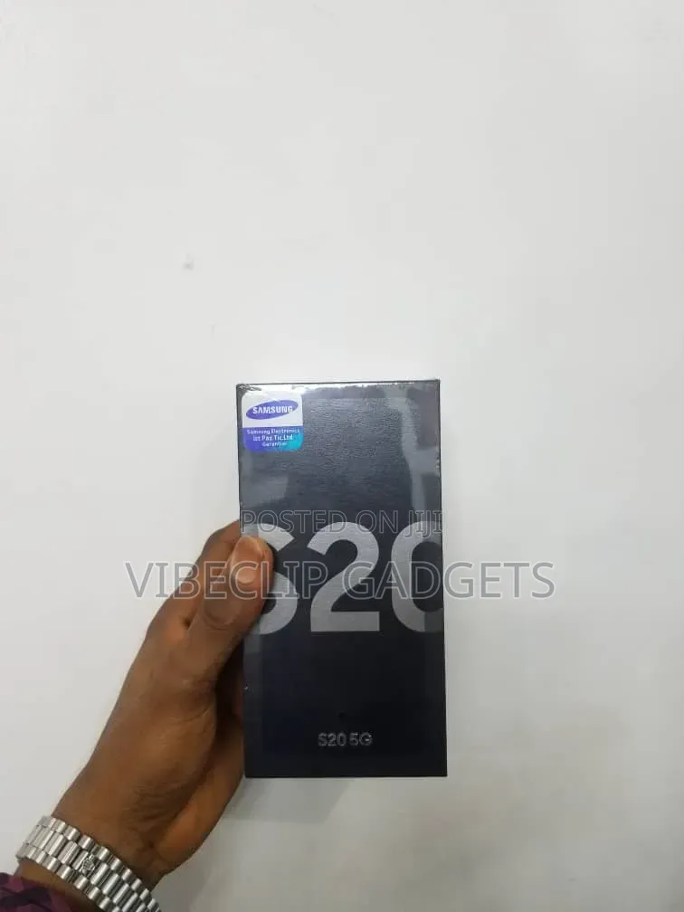 New Samsung Galaxy S20 128 GB Gray