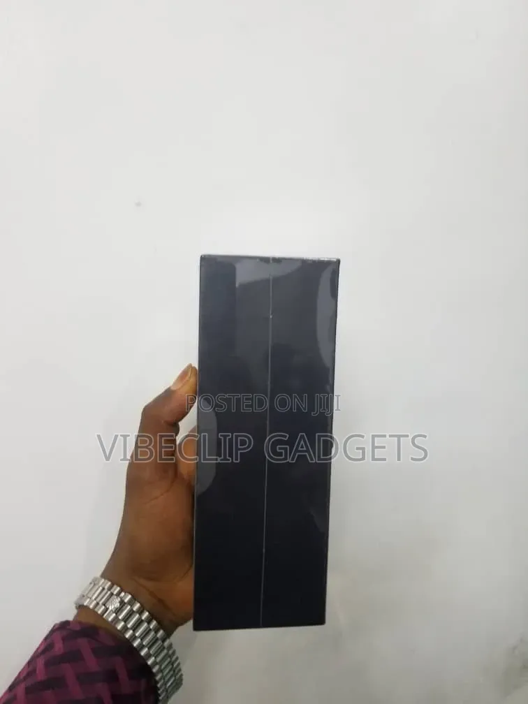 New Samsung Galaxy S20 128 GB Gray