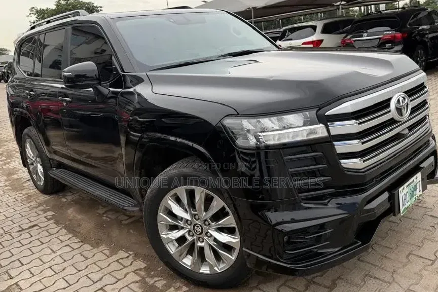 Toyota Land Cruiser LC300 2025 Black