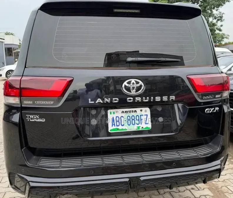 Toyota Land Cruiser LC300 2025 Black