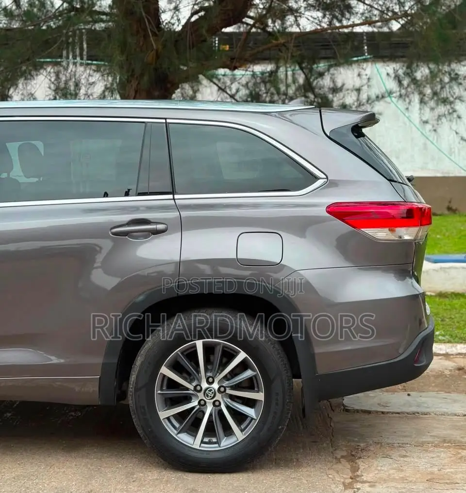 Toyota Highlander XLE 4x4 V6 (3.5L 6cyl 8A) 2018 Brown