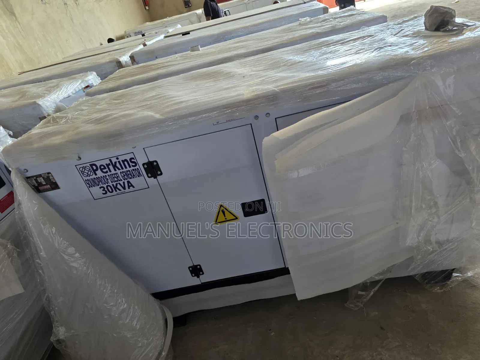 Sp30kva Perkins England Diesel Soundproof Generator 2years Wty