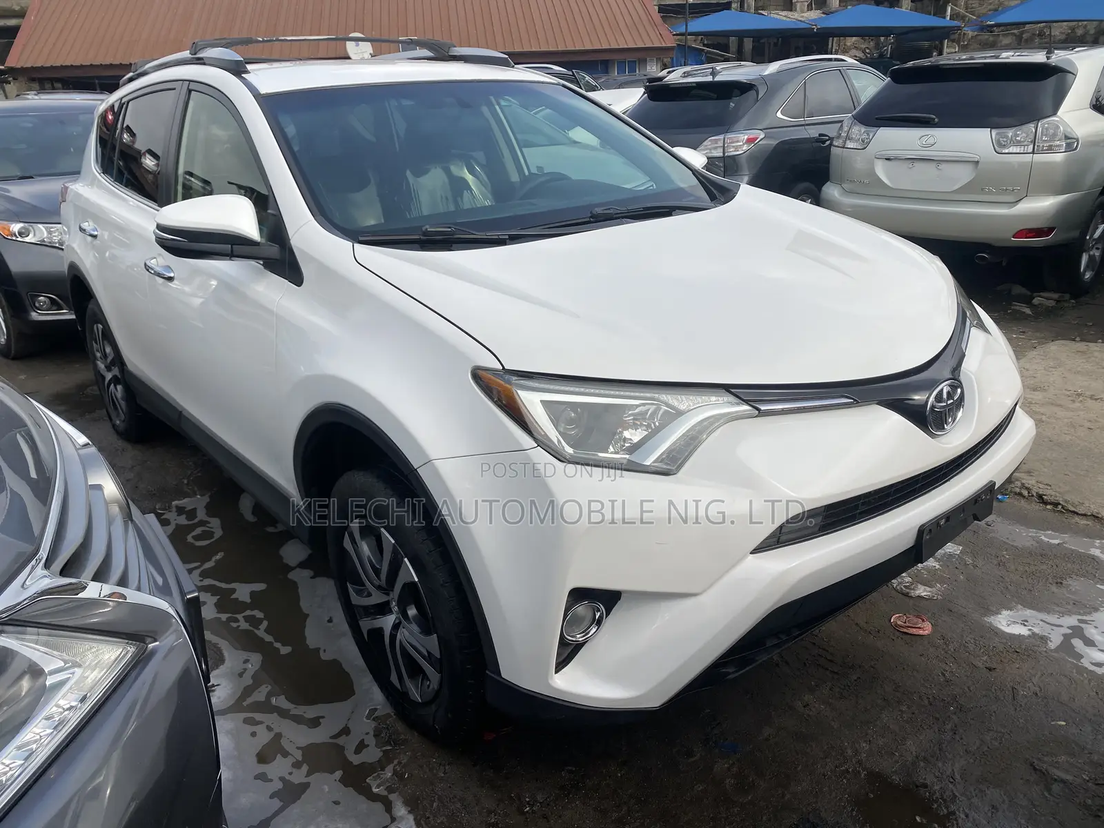 Toyota RAV4 LE FWD (2.5L 4cyl 6A) 2016 White