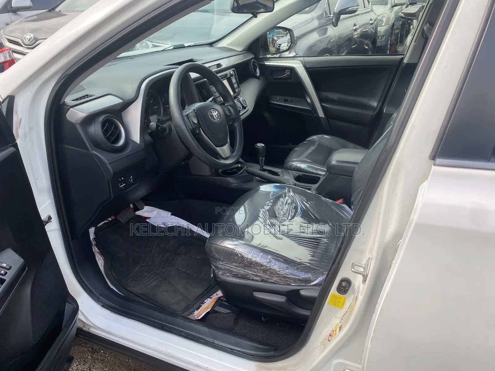 Toyota RAV4 LE FWD (2.5L 4cyl 6A) 2016 White