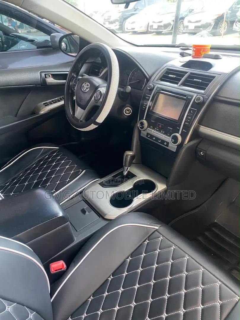 Toyota Camry SE 4dr Sedan (2.5L 4cyl 6A) 2013 Silver
