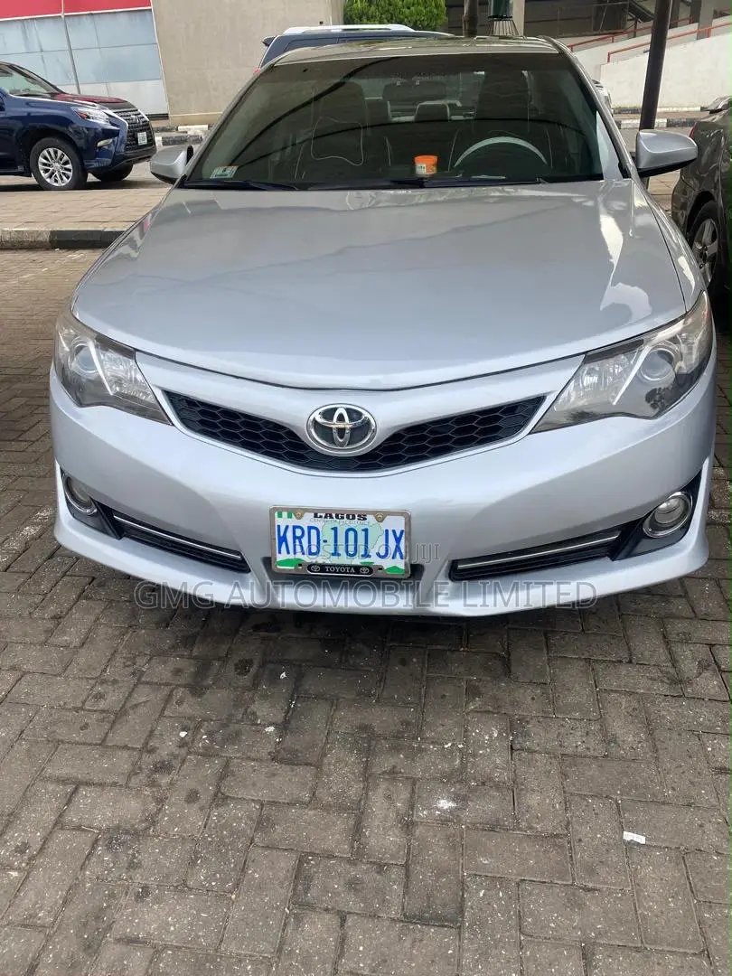 Toyota Camry SE 4dr Sedan (2.5L 4cyl 6A) 2013 Silver