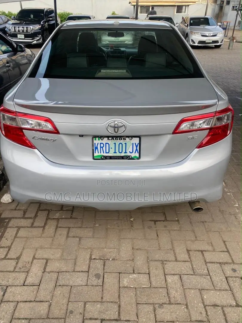 Toyota Camry SE 4dr Sedan (2.5L 4cyl 6A) 2013 Silver