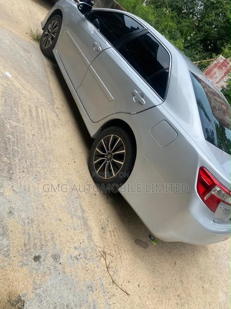 Toyota Camry SE 4dr Sedan (2.5L 4cyl 6A) 2013 Silver
