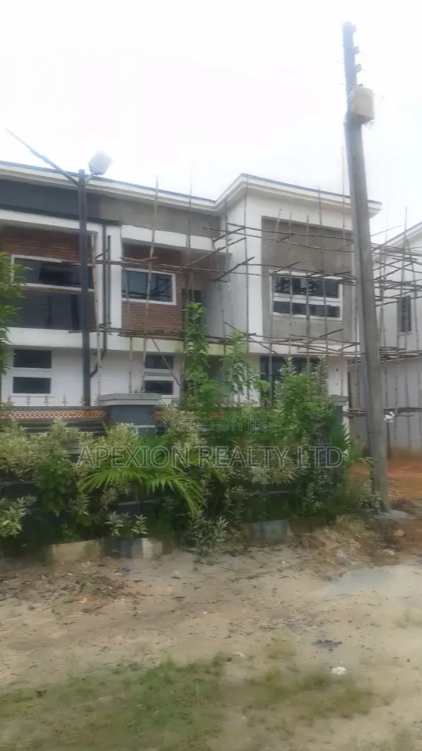 3bdrm Duplex in Newton Estate Sars for sale