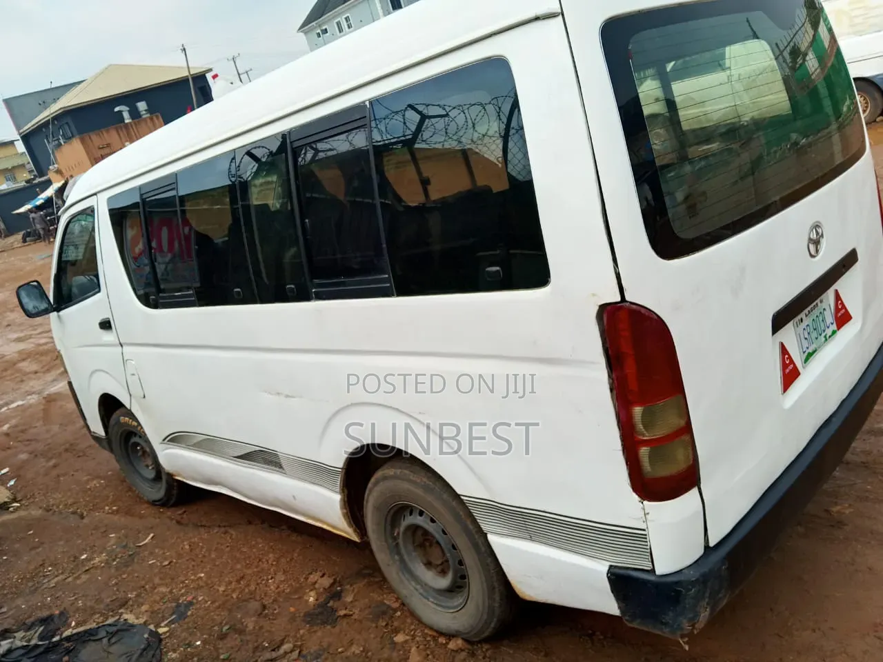 Toyota HiAce 2013 White