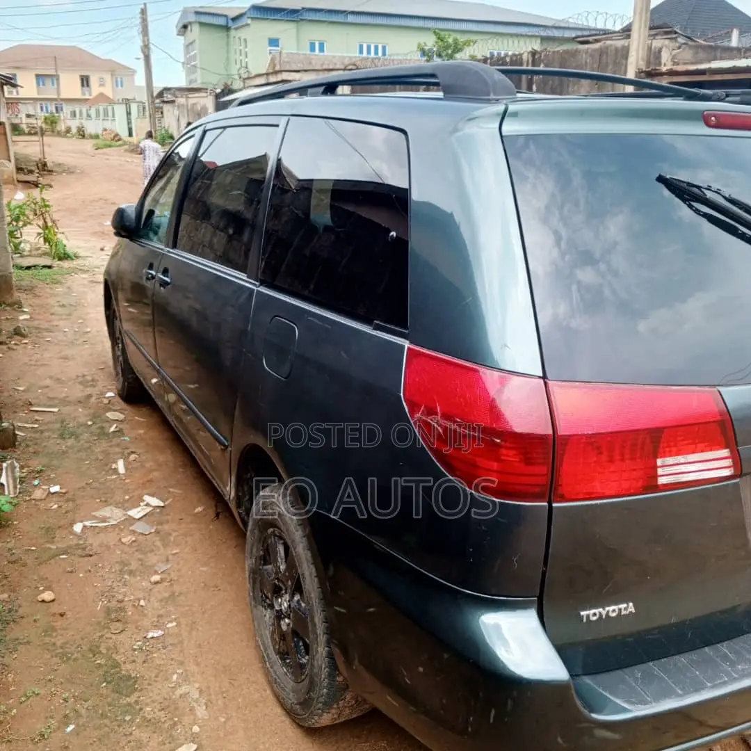 Toyota Sienna 2005 Gray