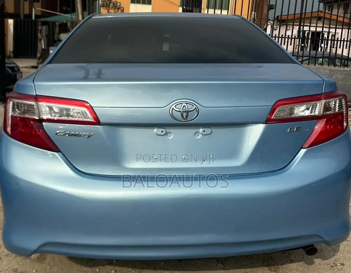 Toyota Camry LE 4dr Sedan (2.5L 4cyl 6A) 2013 Blue
