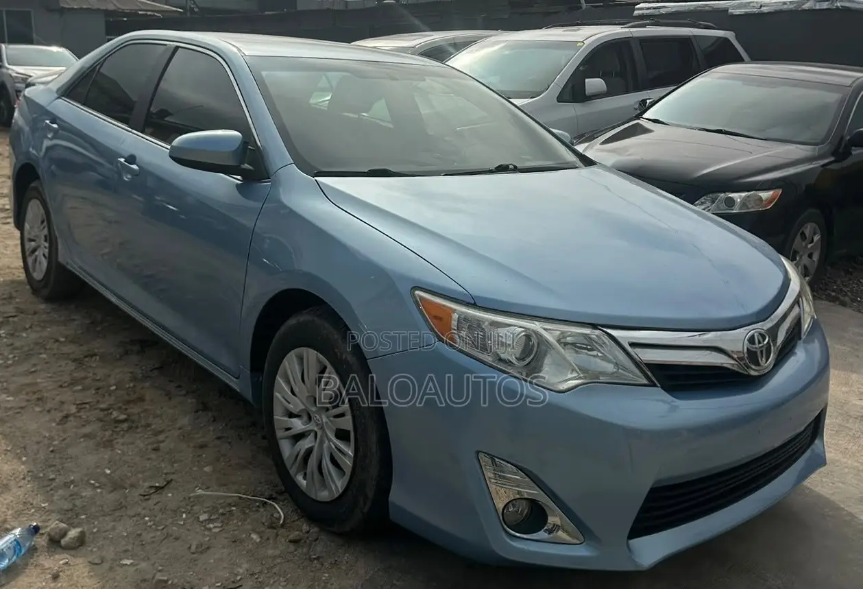 Toyota Camry LE 4dr Sedan (2.5L 4cyl 6A) 2013 Blue