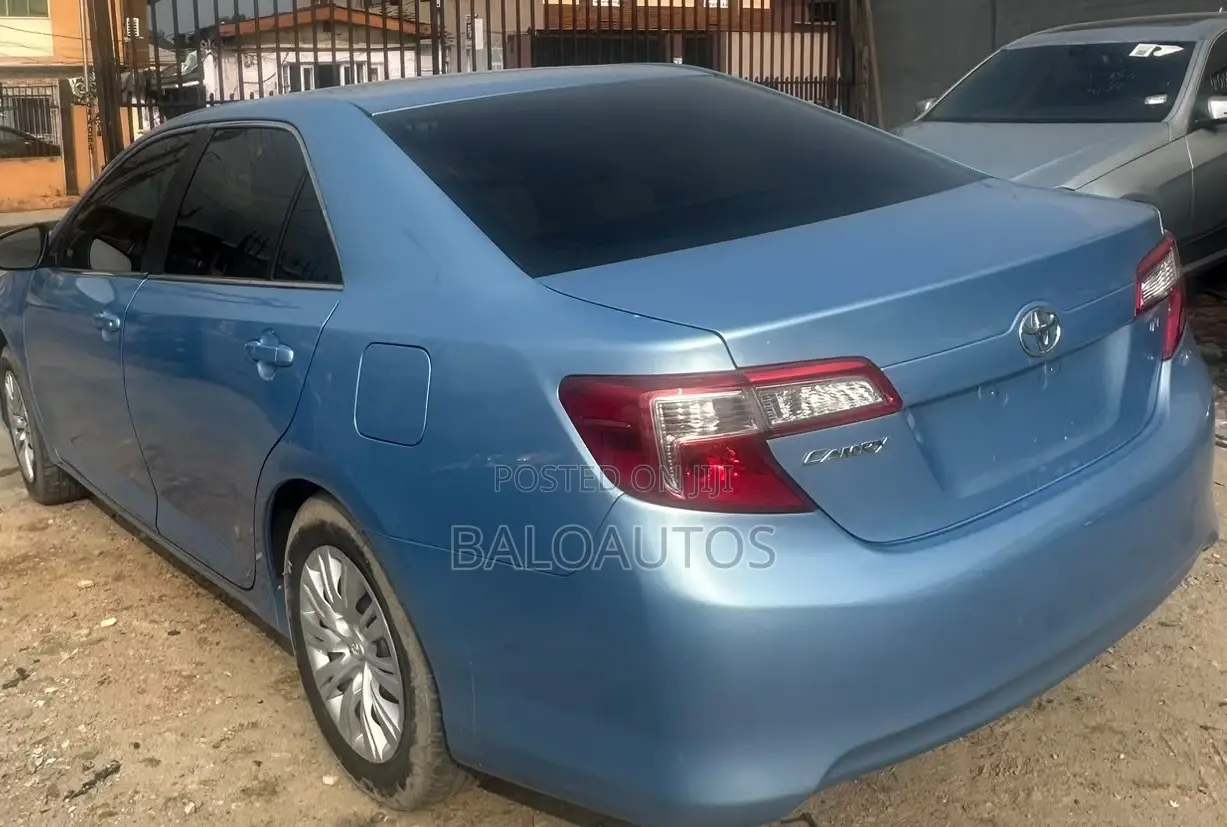Toyota Camry LE 4dr Sedan (2.5L 4cyl 6A) 2013 Blue