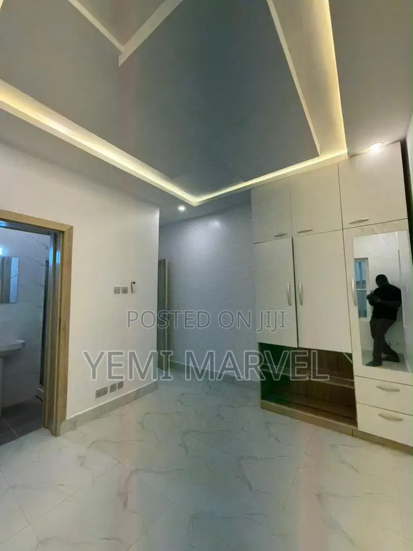 4bdrm Duplex in Sijuwade, Jericho for sale