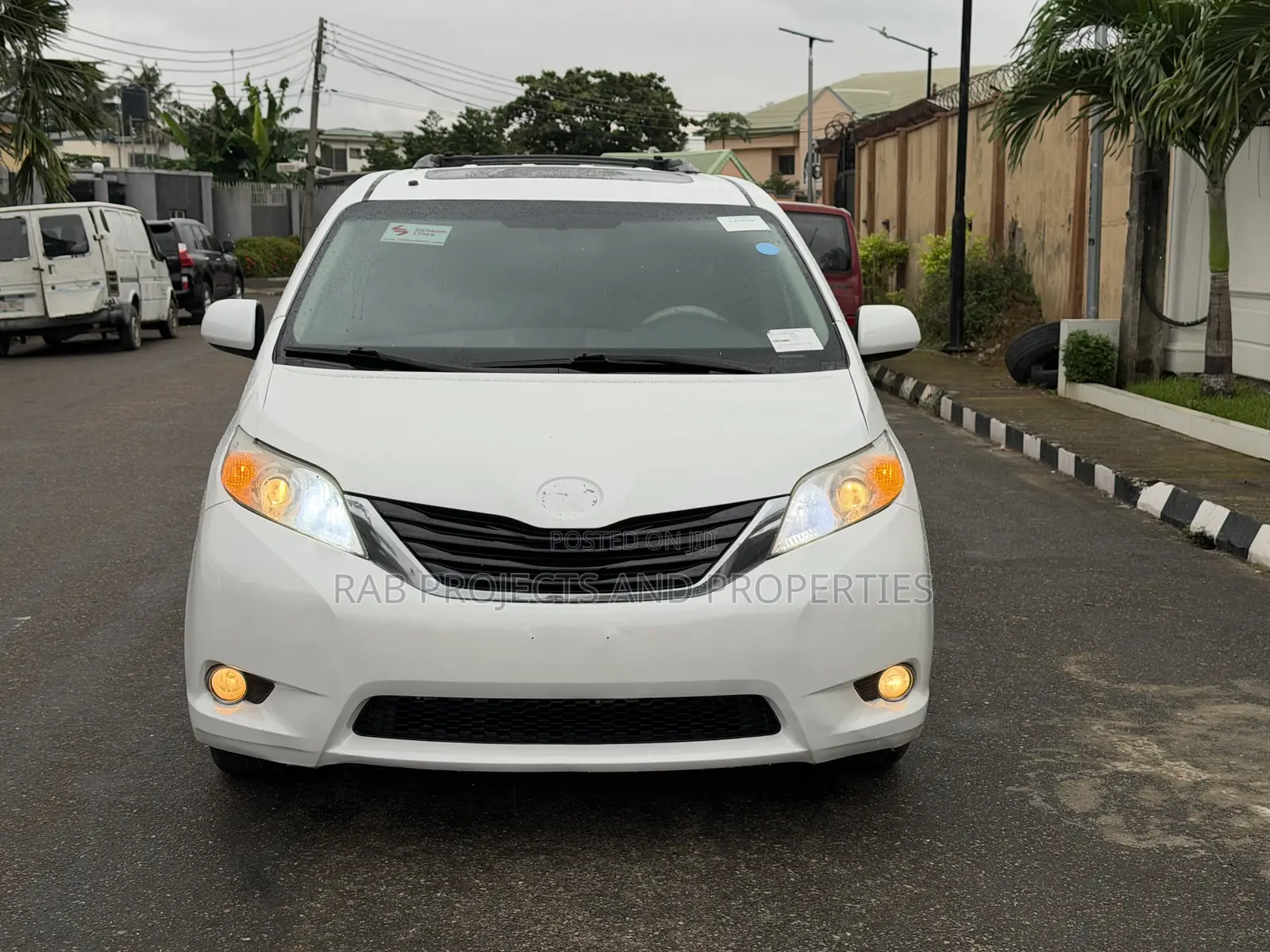 Toyota Sienna XLE 7 Passenger 2012 White
