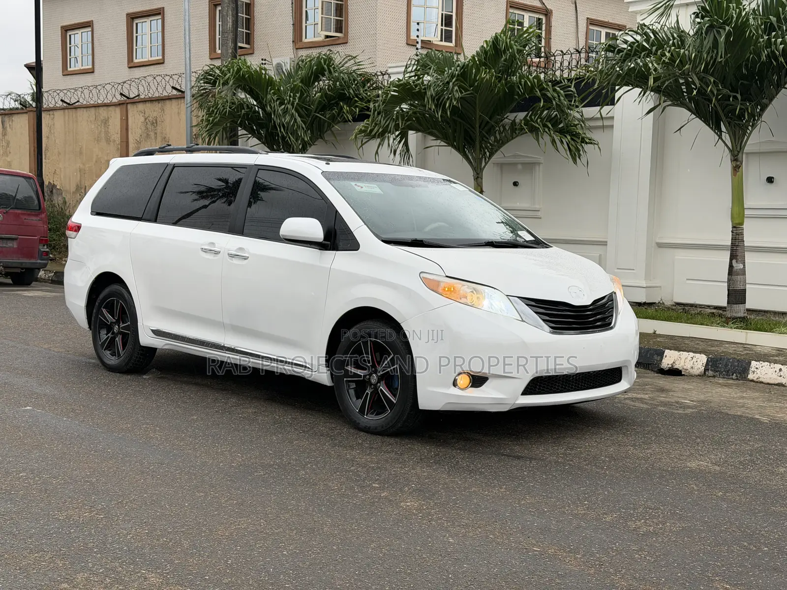 Toyota Sienna XLE 7 Passenger 2012 White
