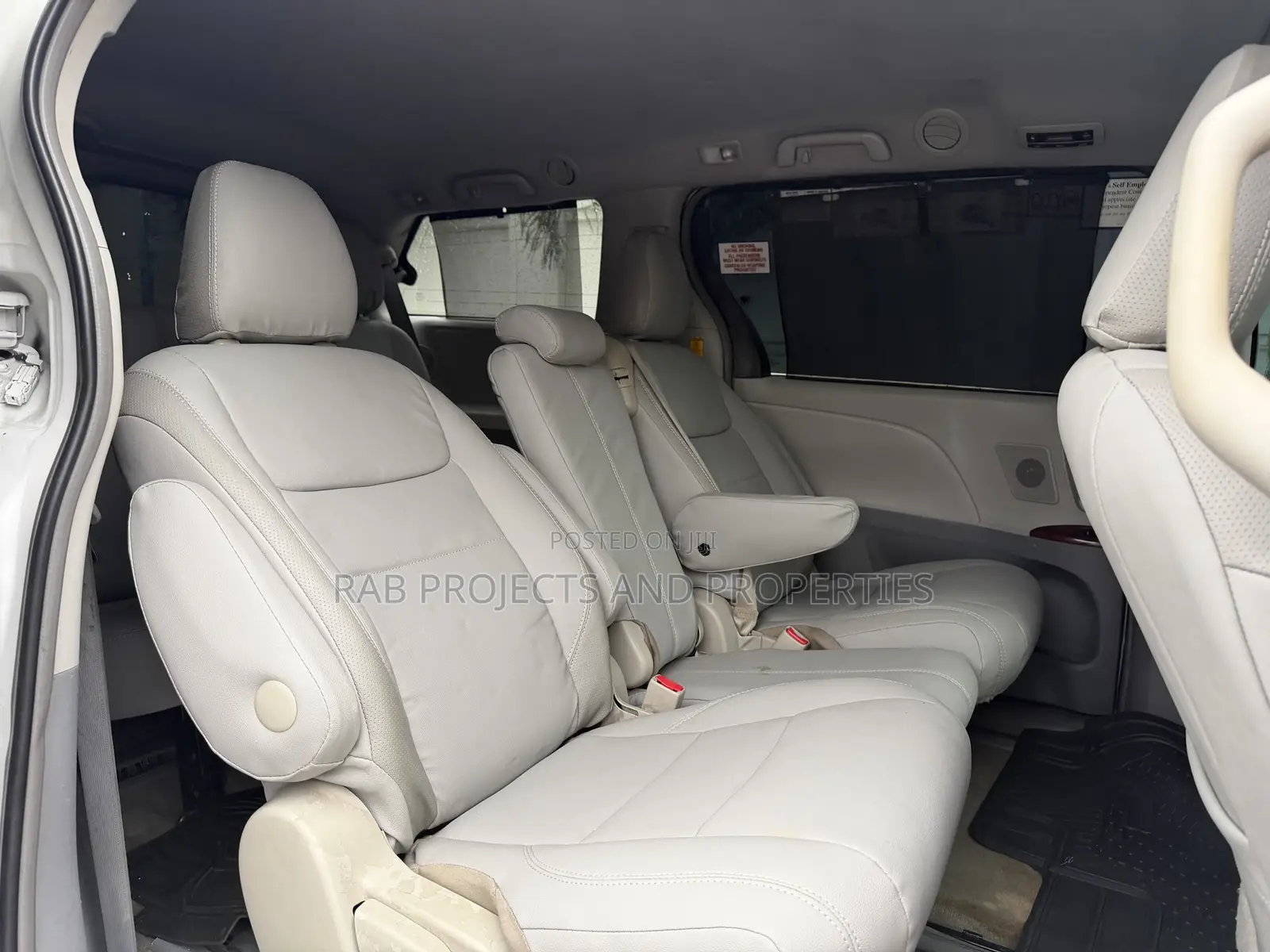 Toyota Sienna XLE 7 Passenger 2012 White