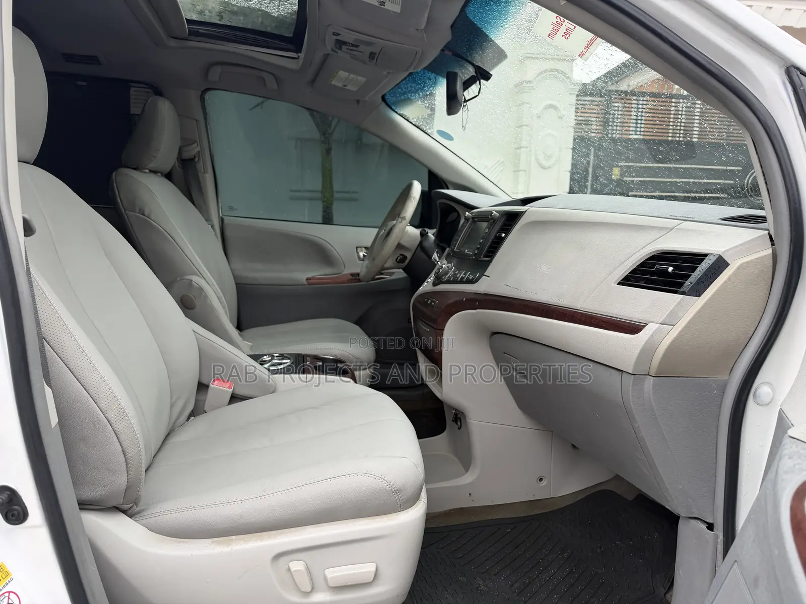 Toyota Sienna XLE 7 Passenger 2012 White