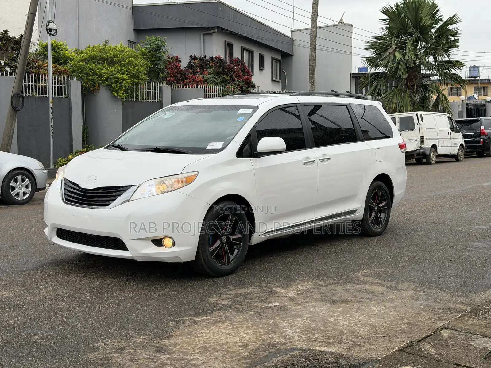 Toyota Sienna XLE 7 Passenger 2012 White