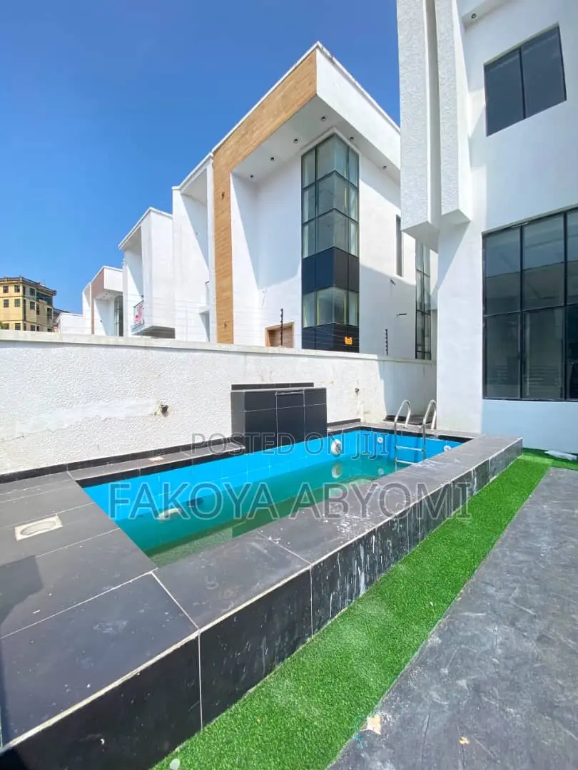 4bdrm Duplex in Chevron for sale