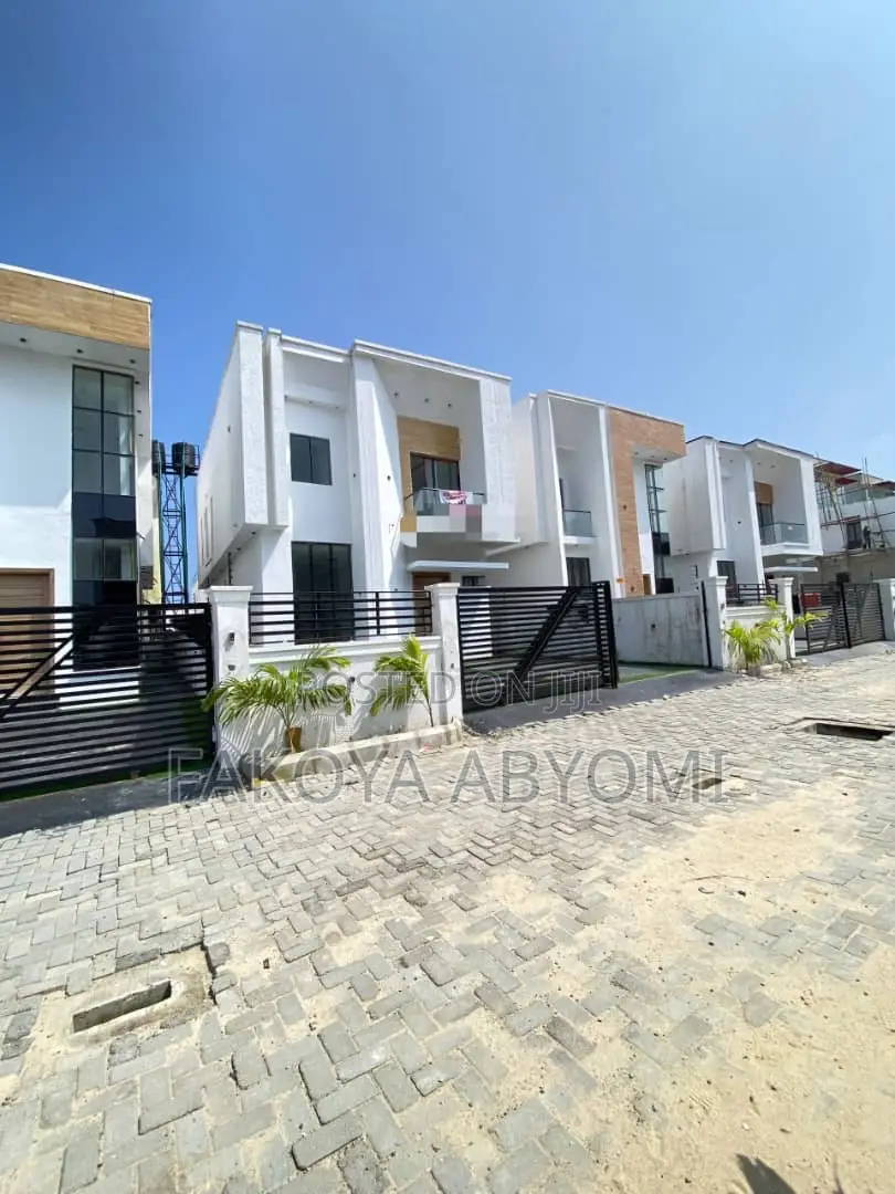4bdrm Duplex in Chevron for sale