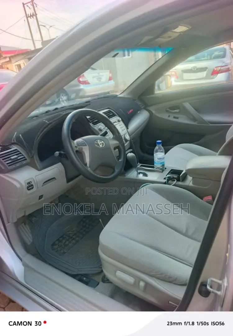 Toyota Camry LE 4dr Sedan (2.5L 4cyl 6AM) 2010 Silver