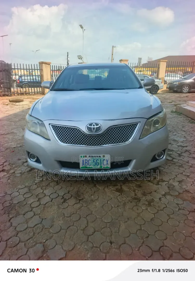 Toyota Camry LE 4dr Sedan (2.5L 4cyl 6AM) 2010 Silver