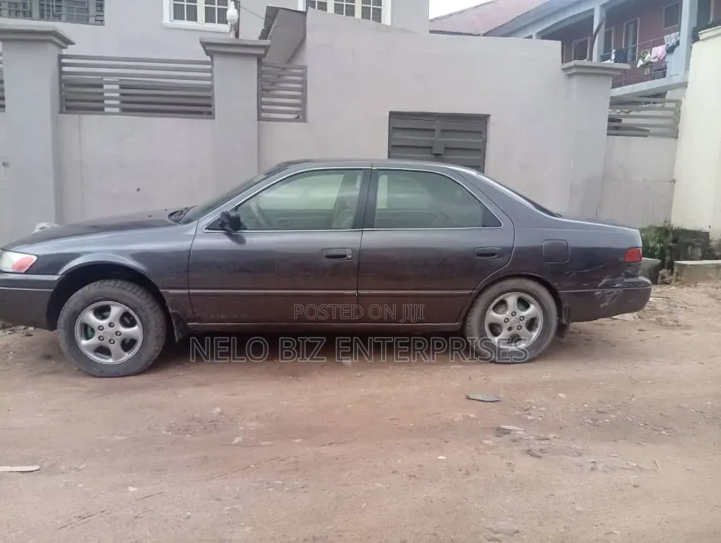 Toyota Camry 2000 Gray