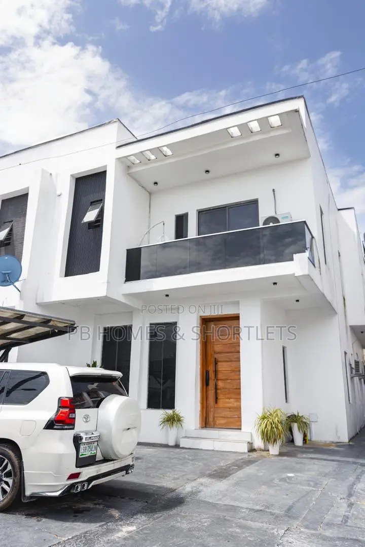Luxurious Three Bedroom Smart Home Duplex