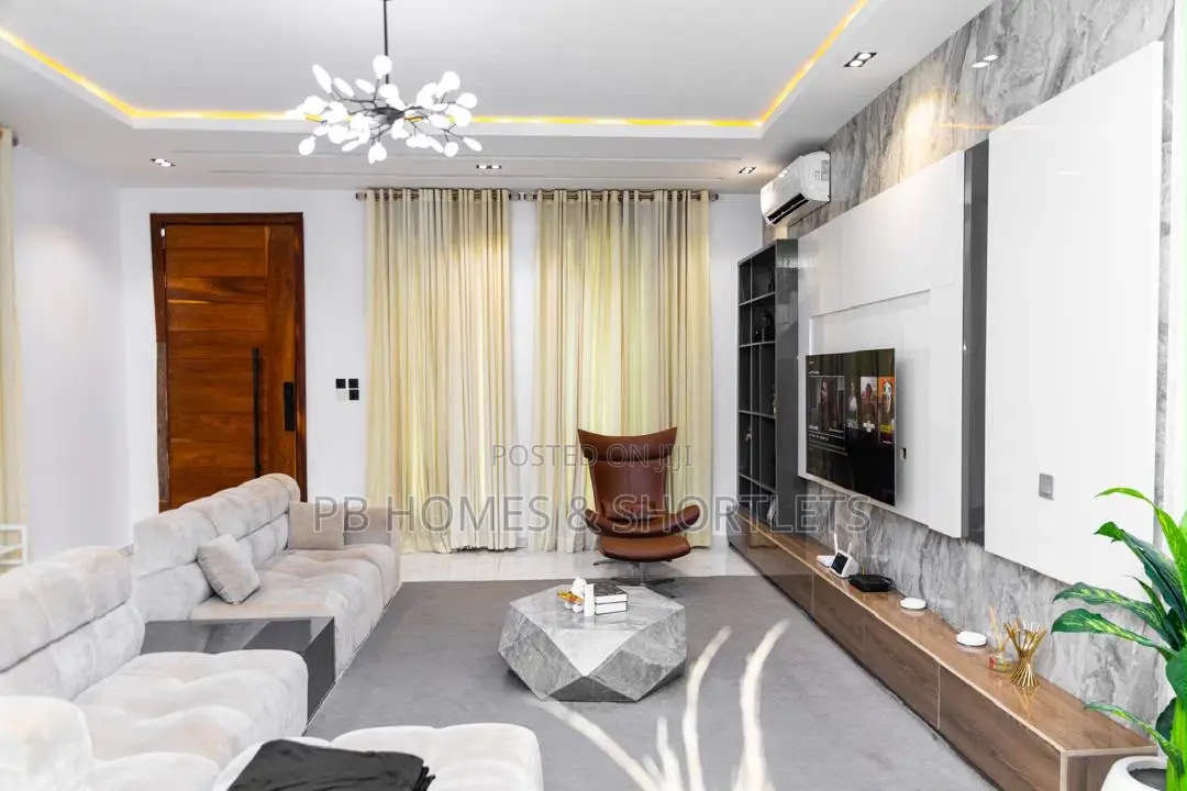 Luxurious Three Bedroom Smart Home Duplex