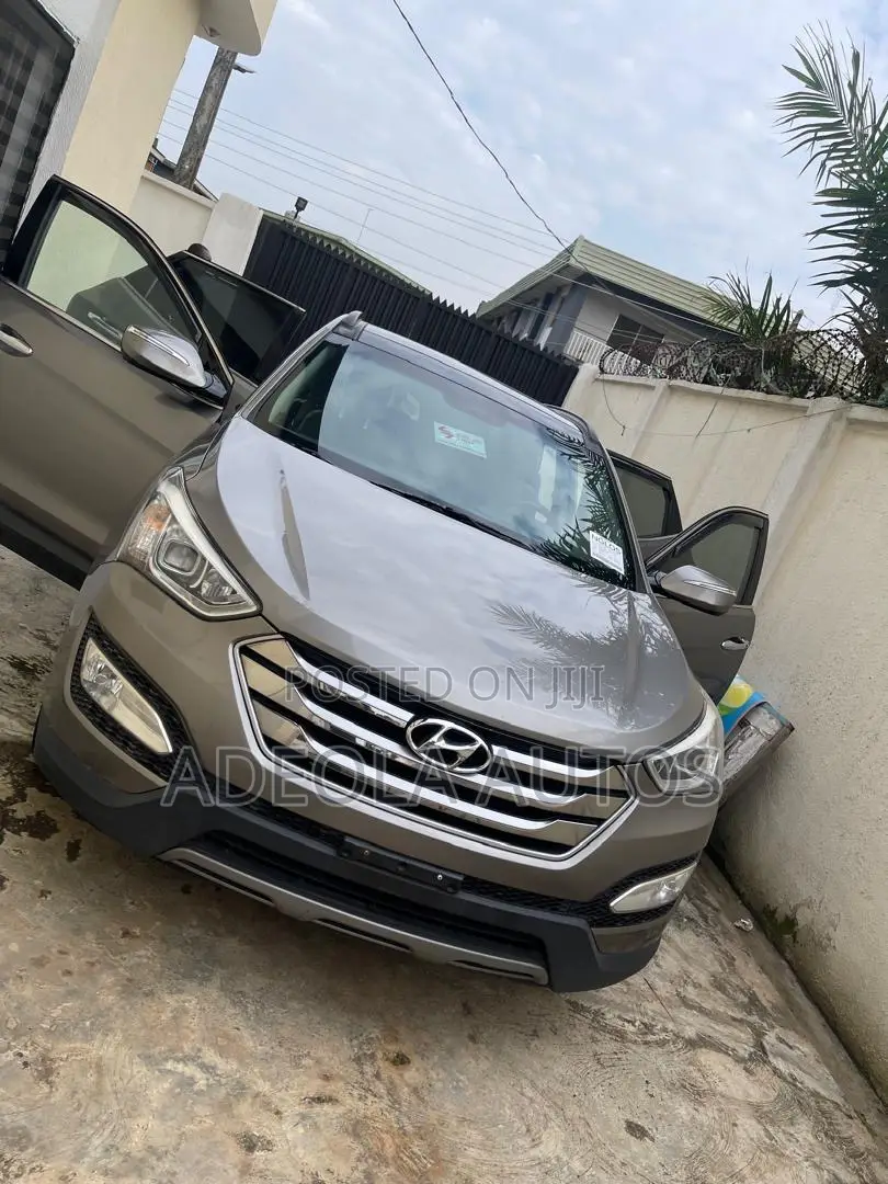 Hyundai Santa Fe Limited 4dr SUV (3.3L 6cyl 6A) 2015 Gray