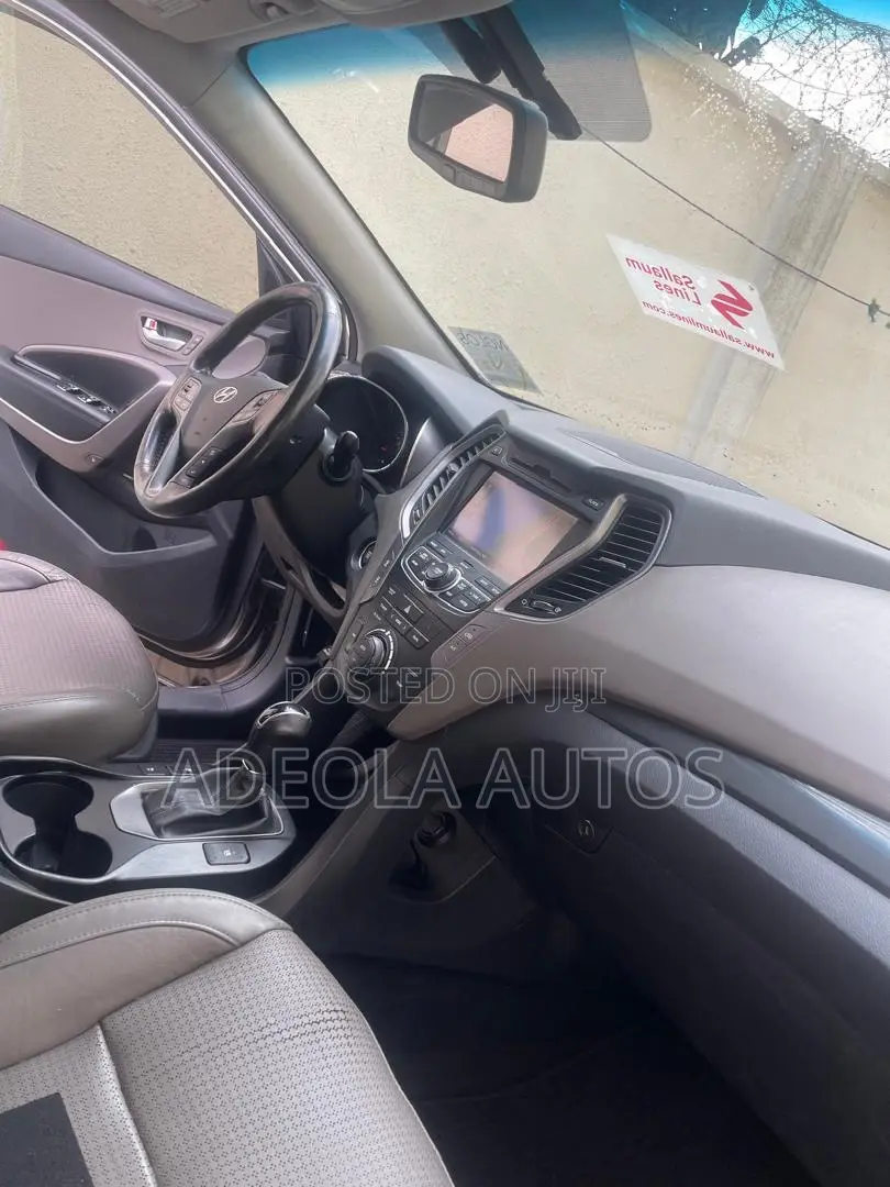 Hyundai Santa Fe Limited 4dr SUV (3.3L 6cyl 6A) 2015 Gray