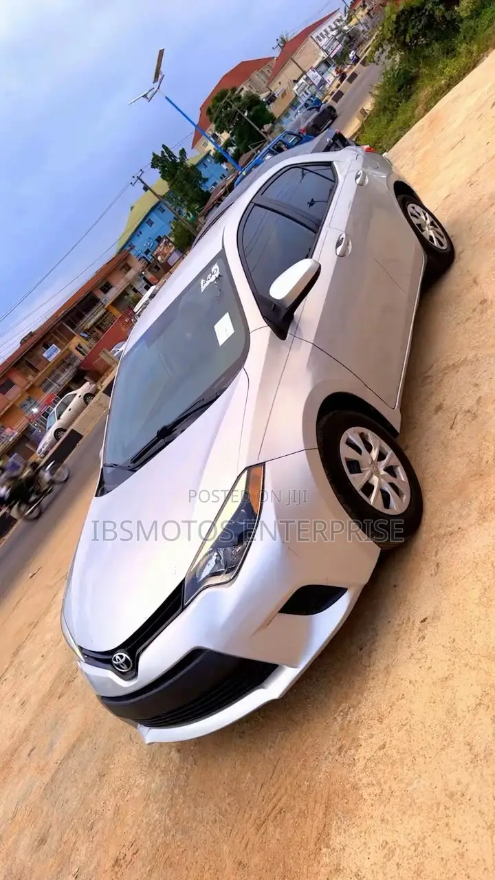Toyota Corolla LE Premium 4dr Sedan (1.8L 4cyl CVT) 2015 Silver
