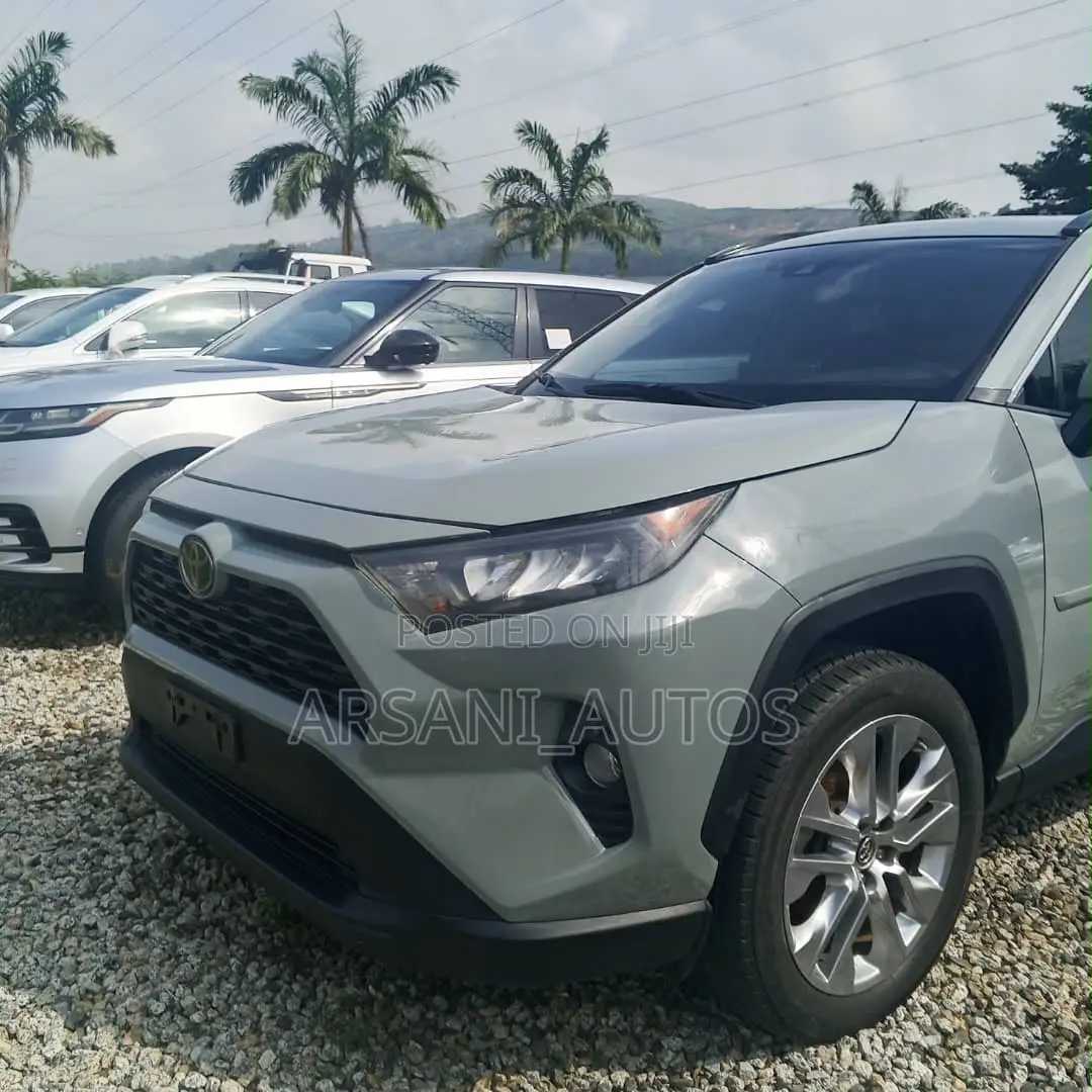 Toyota RAV4 2021 Gray