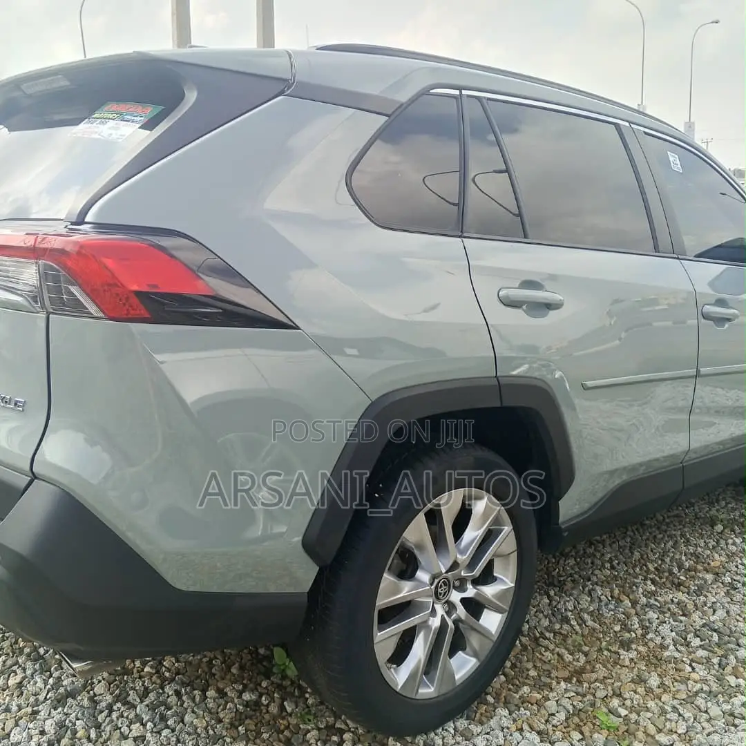 Toyota RAV4 2021 Gray