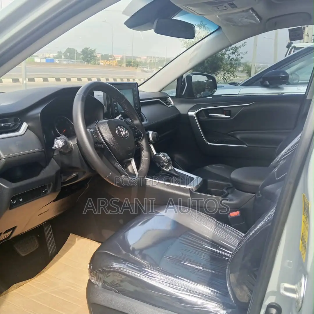Toyota RAV4 2021 Gray